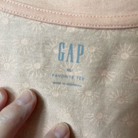 NWT Gap size XL Favorite Tee in peach sunrise pattern. - Picture 4 of 7